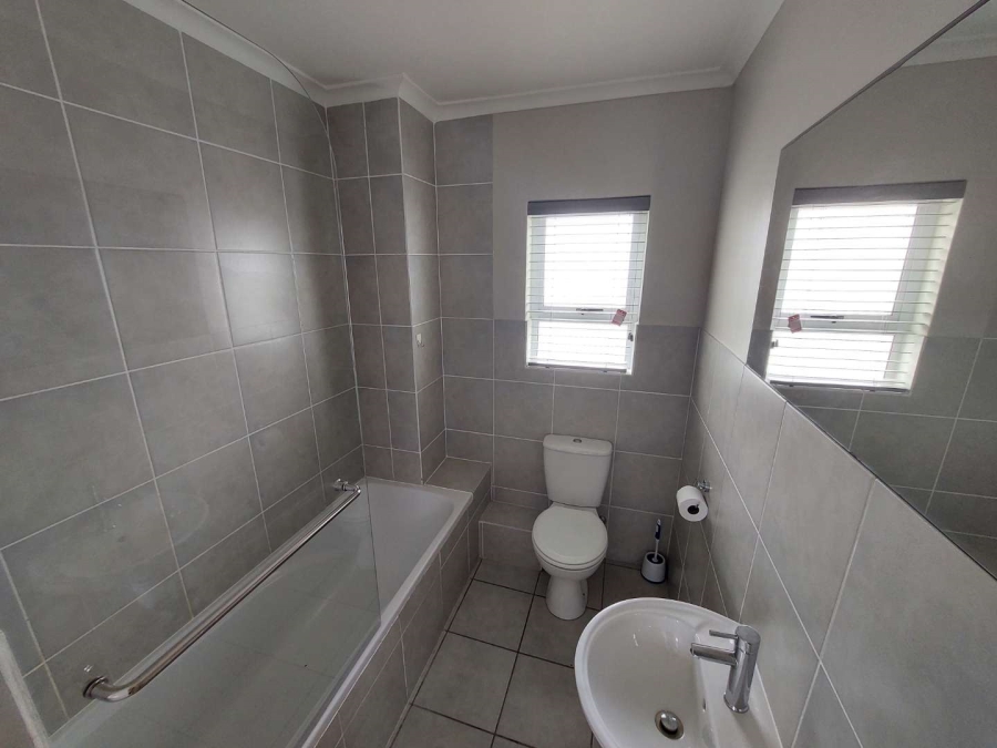 To Let 2 Bedroom Property for Rent in Muizenberg Western Cape
